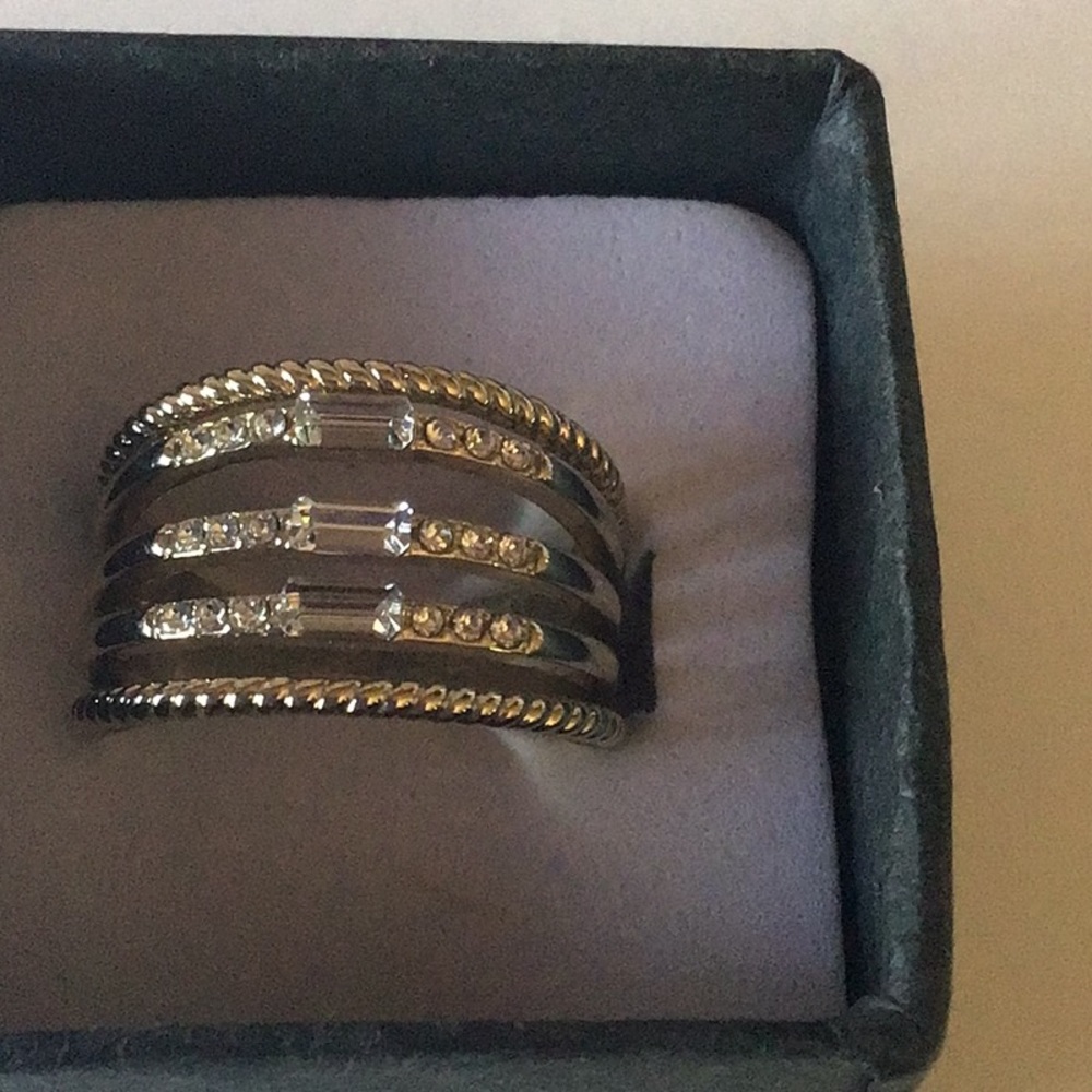 Beautiful stack designed ring - Picture 10 of 11